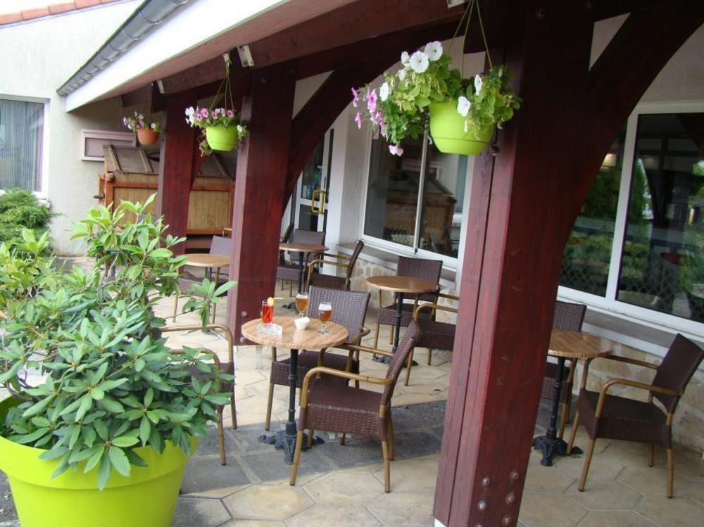 Logis Hotel Le Moulin Des Gardelles Riom Exterior photo
