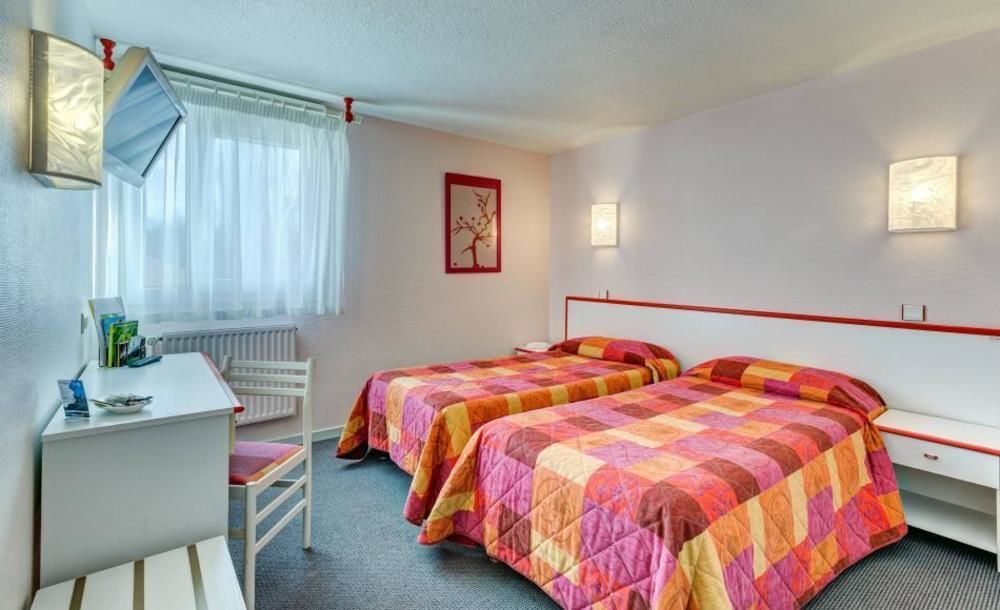 Logis Hotel Le Moulin Des Gardelles Riom Exterior photo