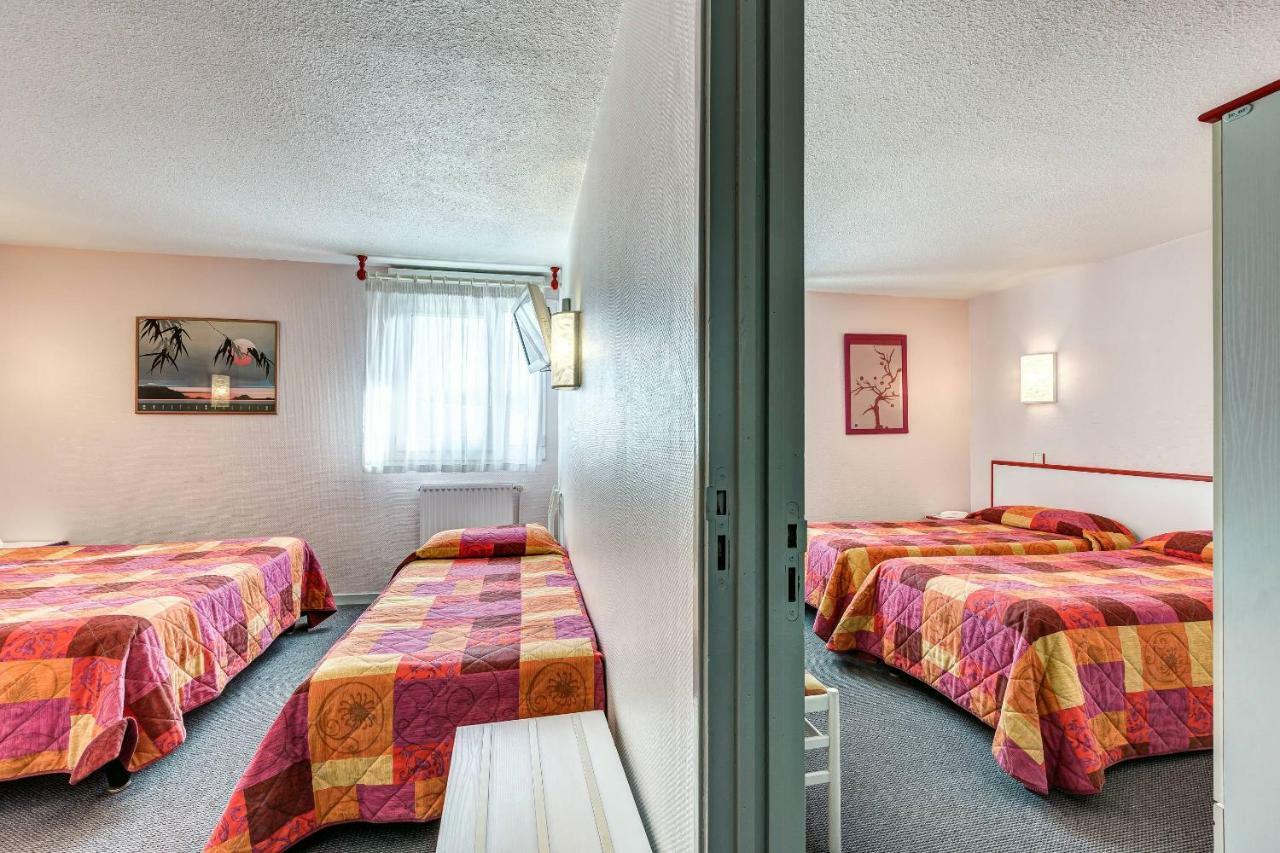 Logis Hotel Le Moulin Des Gardelles Riom Exterior photo